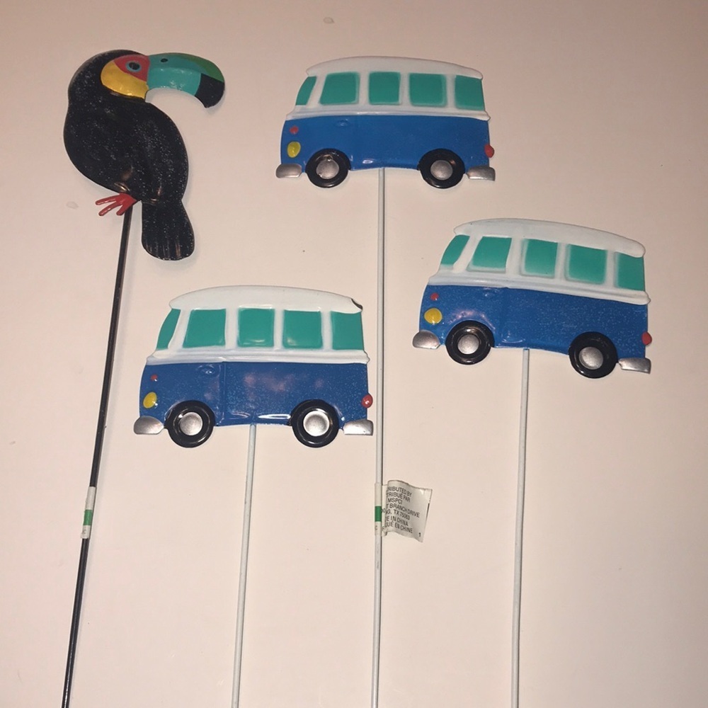 NWT Set/4 Yard/Garden Metal Picks